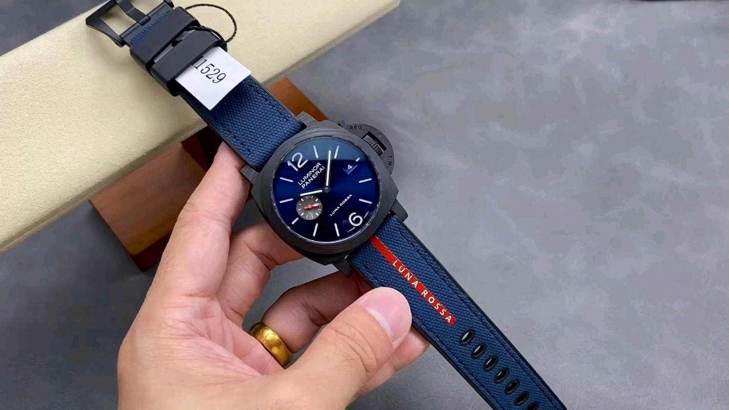 Vs パネライ PAM1529 44mm