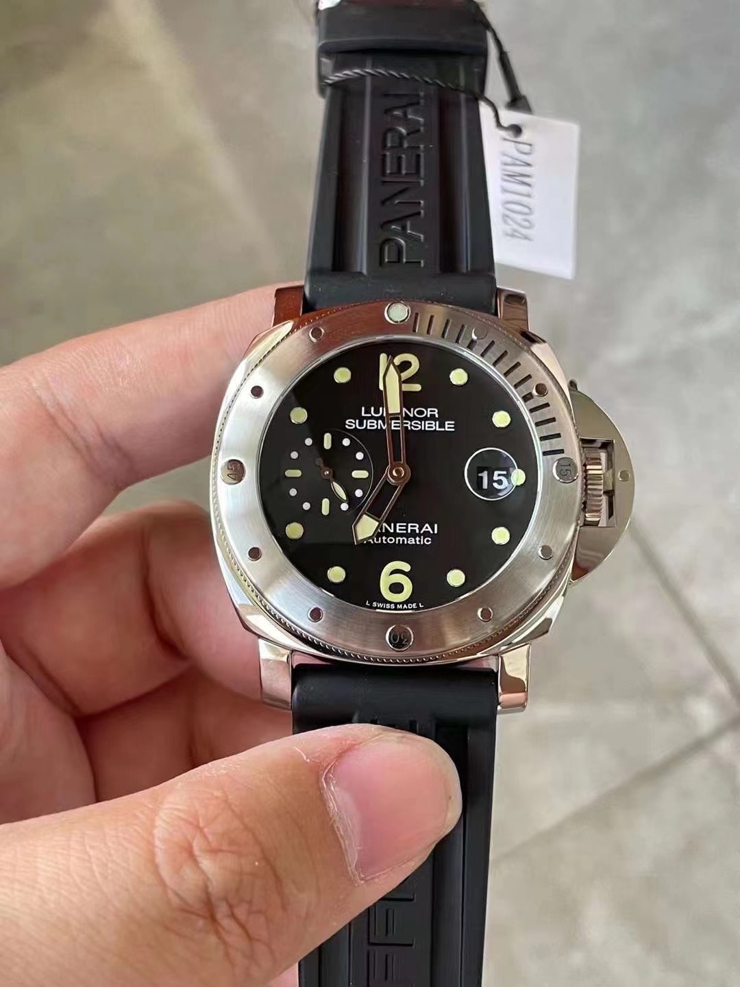 VS 新作モデルパネライ PAM1024 の品質と質感は非常にに優れています