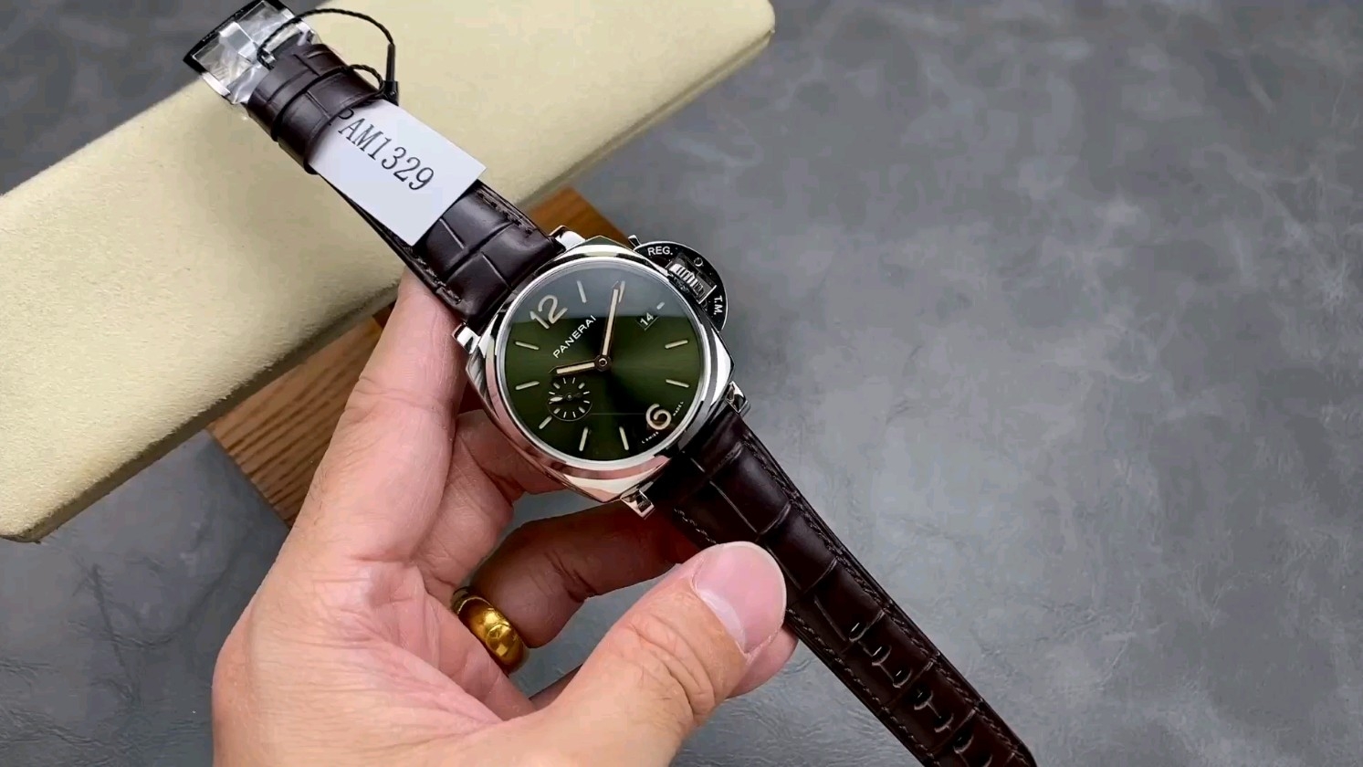 パネライ PAM1329 モデル VS P.900ムーブメント 42mm スケルトンバック
