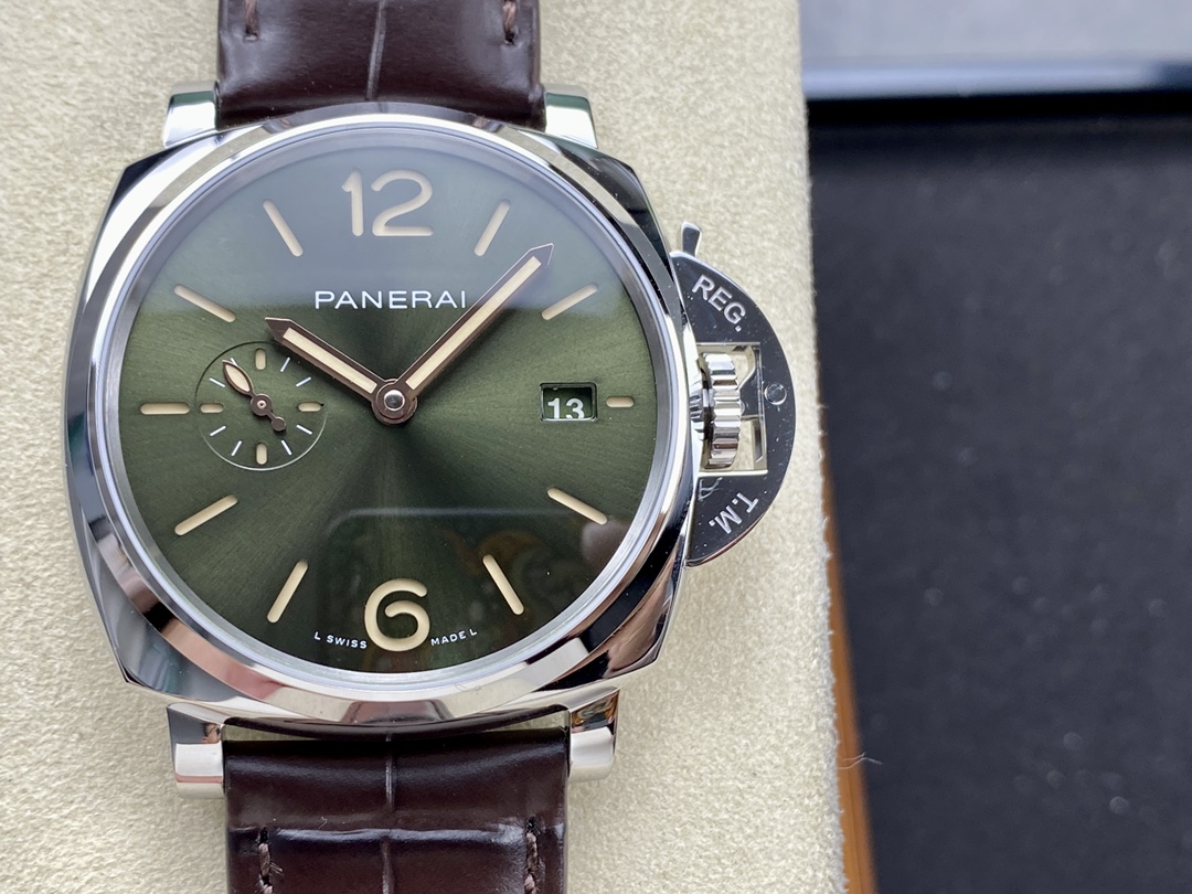 「パネライ PAM1329モデル V.S. P.900ムーブメント 42mmスケルトンバック」
