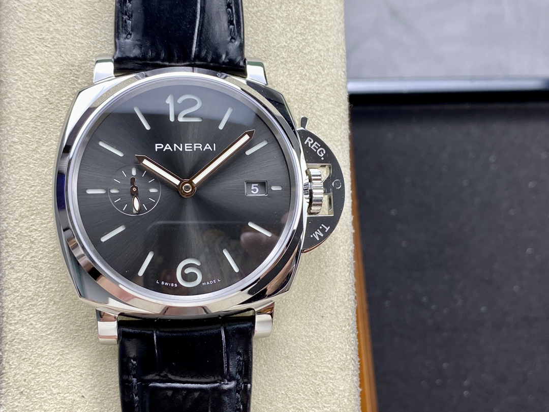 パネライ PAM1250 モデル P.900 ムーブメント 42mm 密閉ケースバック vs