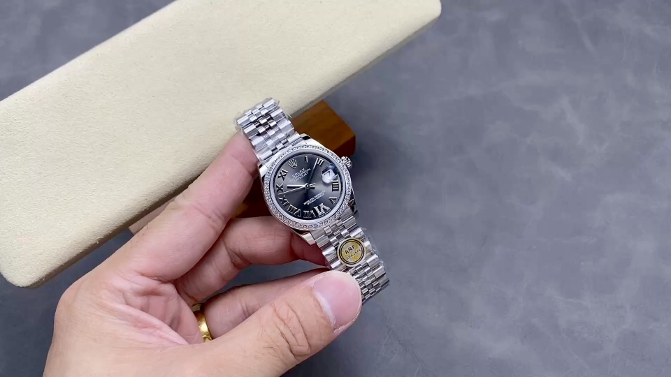 巧みなディテールが輝く！ARF 31mm 落とし所の新感覚腕時計