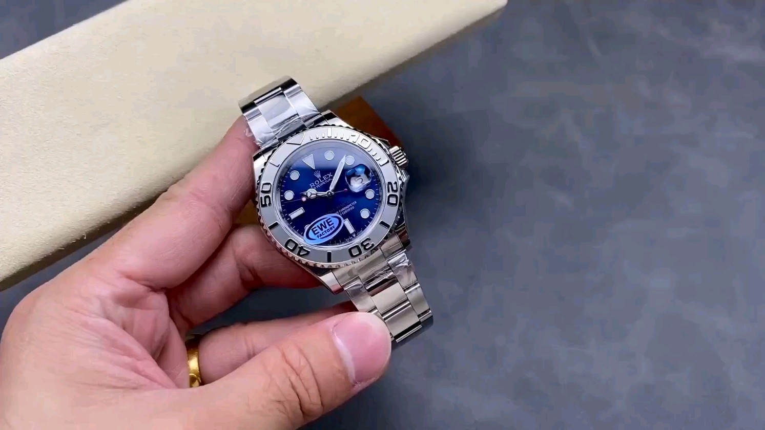 EWEのロレックス・ヨットマスター40mmを燦然とレビュー！独自機能も注目
