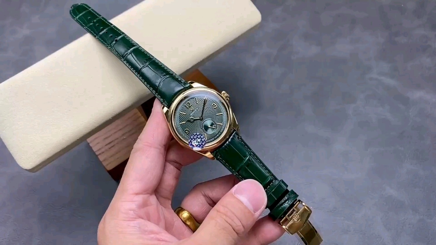 ロレックスパーペチュアル1908型の魅力に迫る！ビジネスシーンで大活躍の1本とは？
