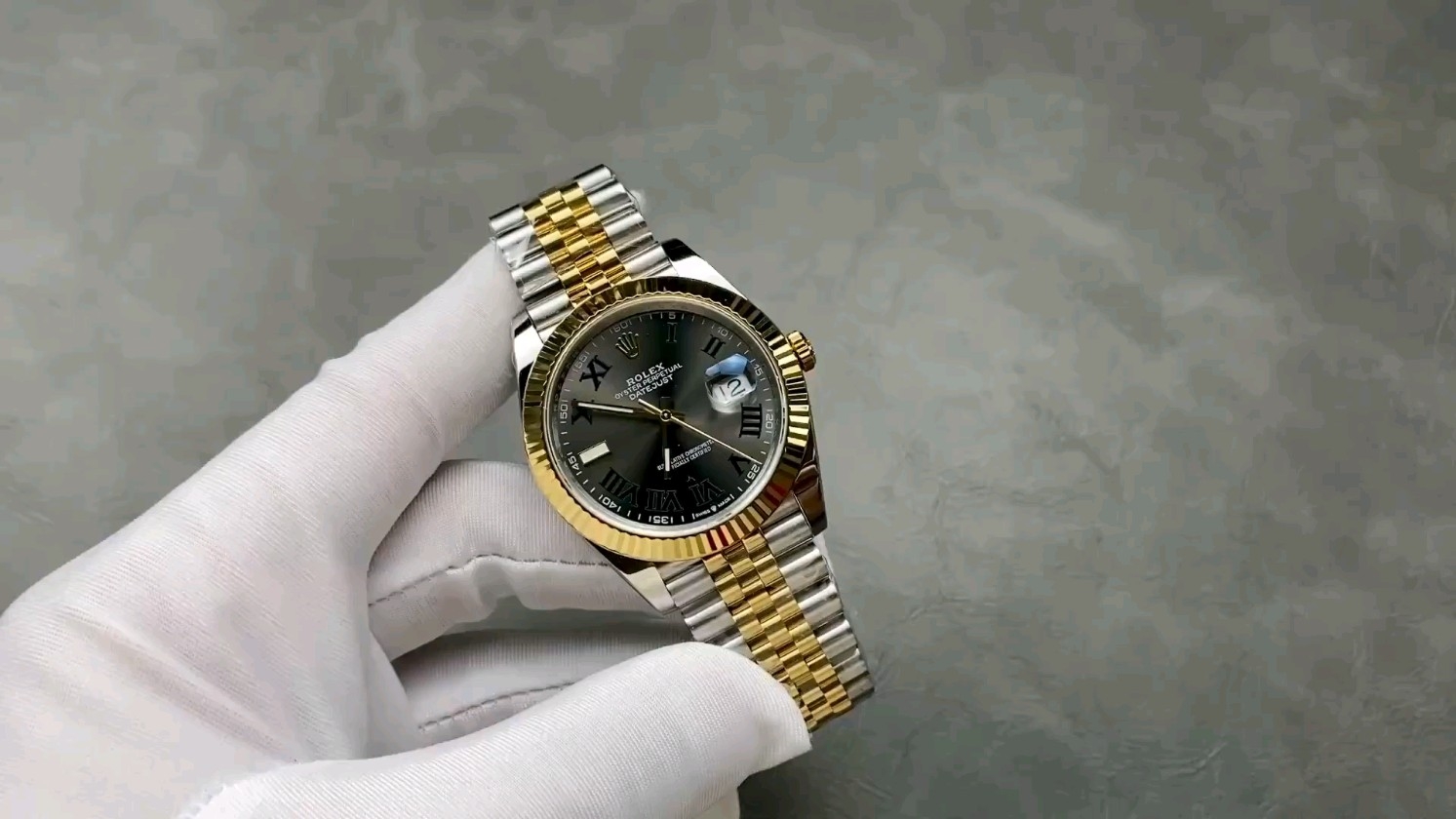 ロレックス デイトジャスト 41mm 3235ムーブメント
