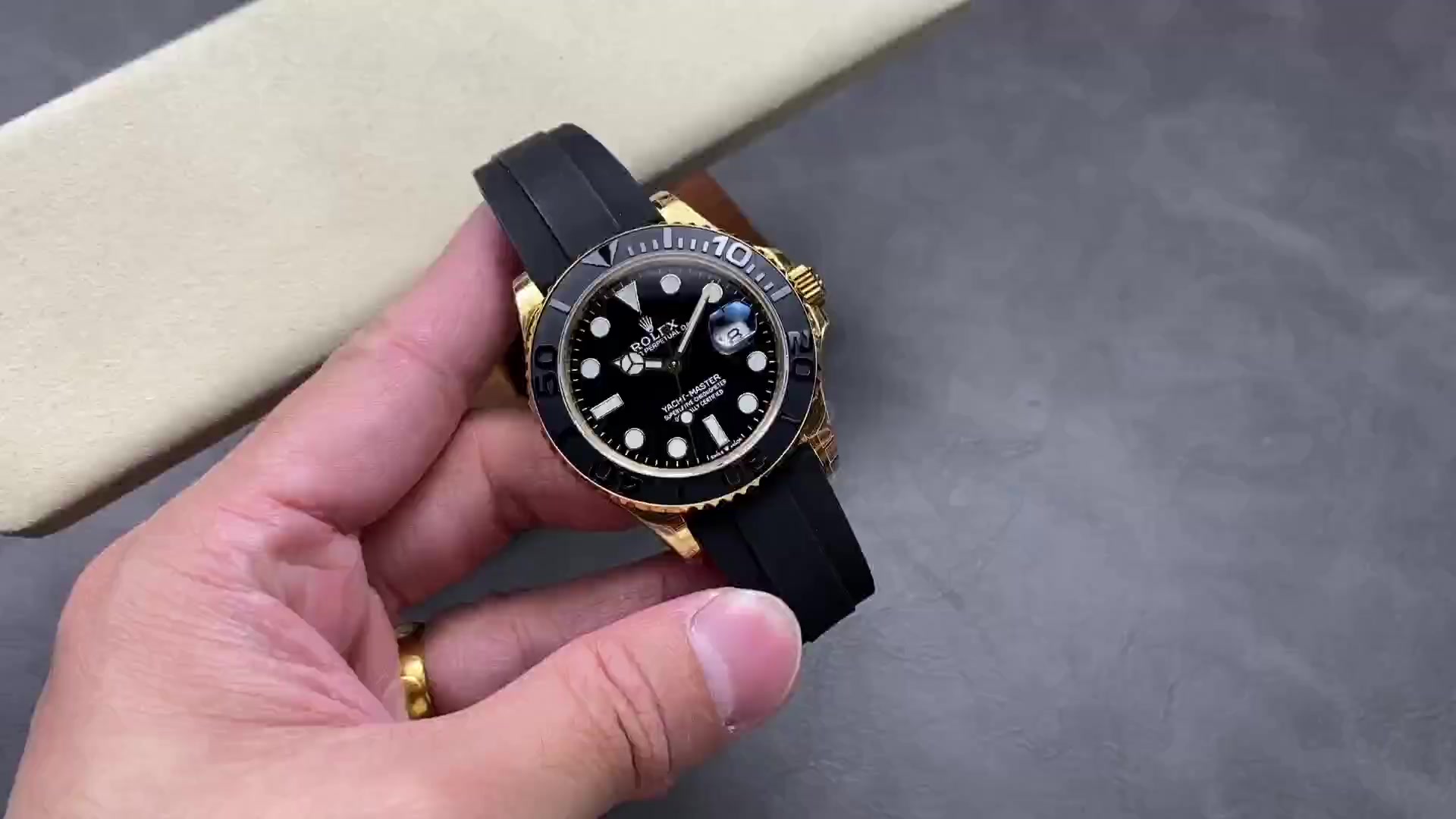 コストパフォーマンスの高いロレックス ゴールド ヨット 42mm 3235ムーブメント