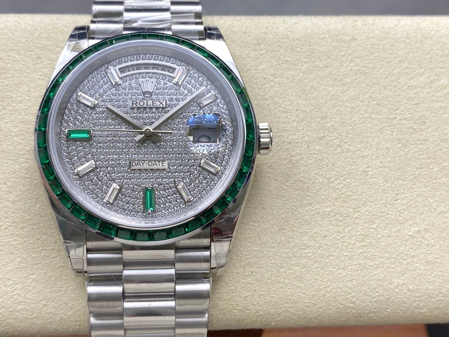 ロレックス デイデイト 40mm グリーンジェム フルダイヤモンド