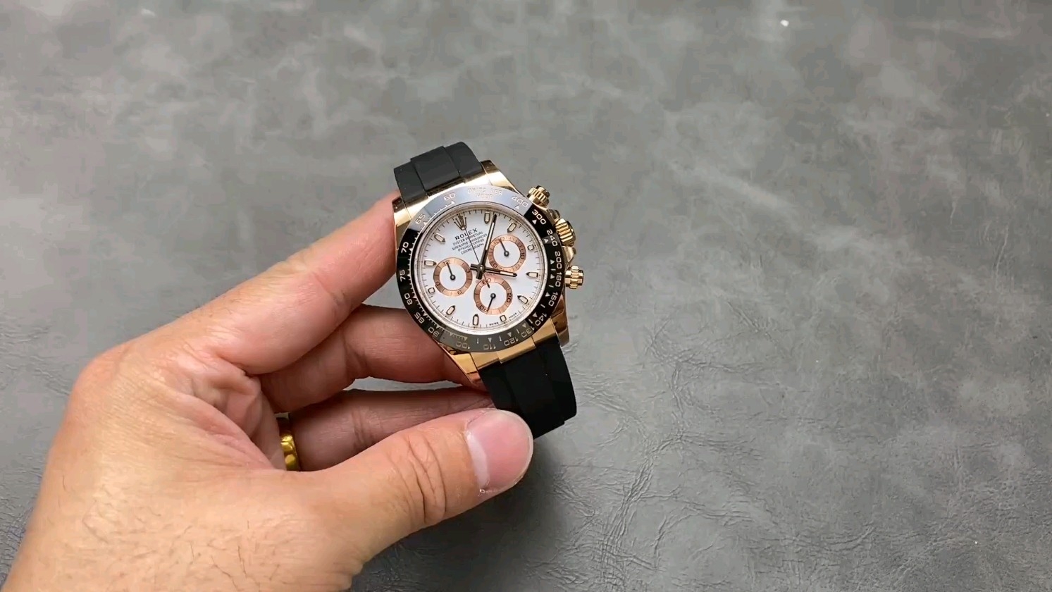 BT ロレックス デイトナ 4130ムーブメント 40mm