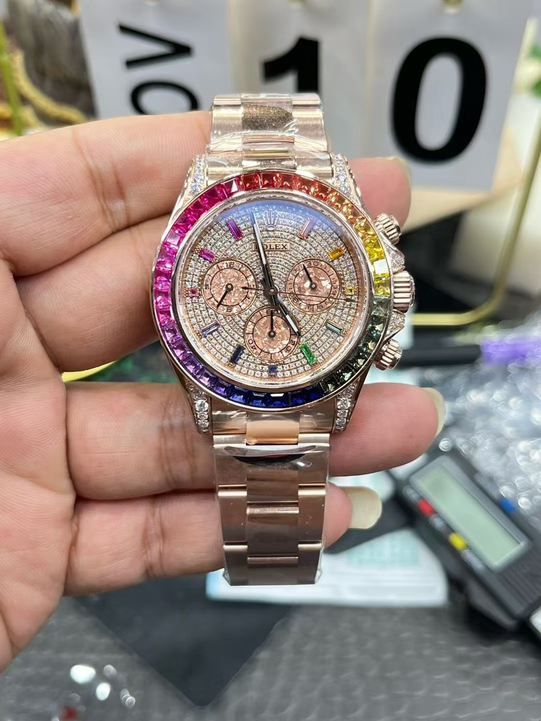 BT ロレックス デイトナ フルダイヤシリーズ/40mm レインボーディ サファイアゴールドアイ/丹東4130 自動巻ききクロノグラフ