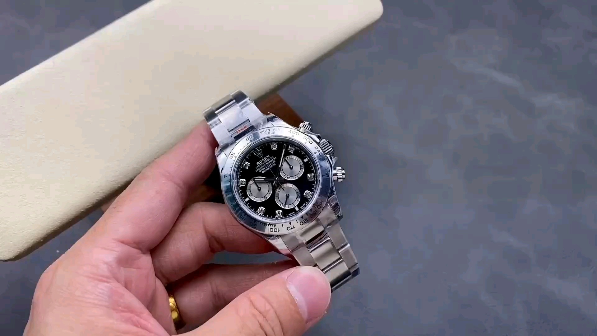 QFエコノミーモデルと本家ロレックスデイトナの違いとは？