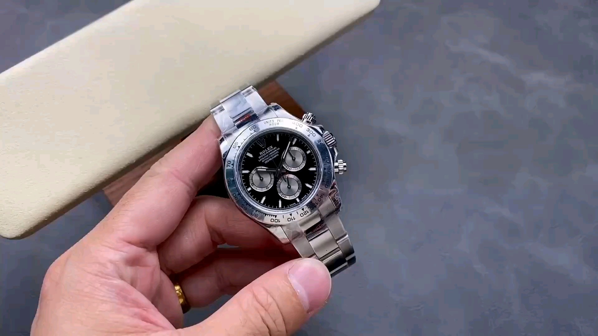 QFエコノミーモデルロレックス・デイトナ4131の魅力に迫る！