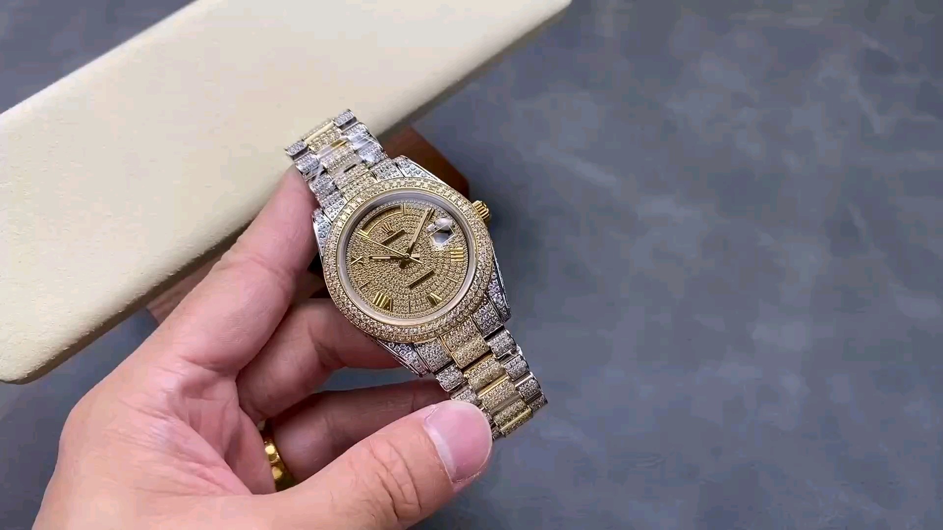 満天のスワロフスキーで魅力！インデックスるカスタムロレックス