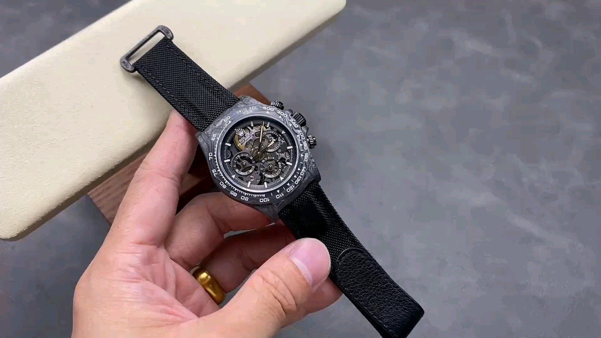 超軽量！注目のカーボンファイバー製ディトナが登場