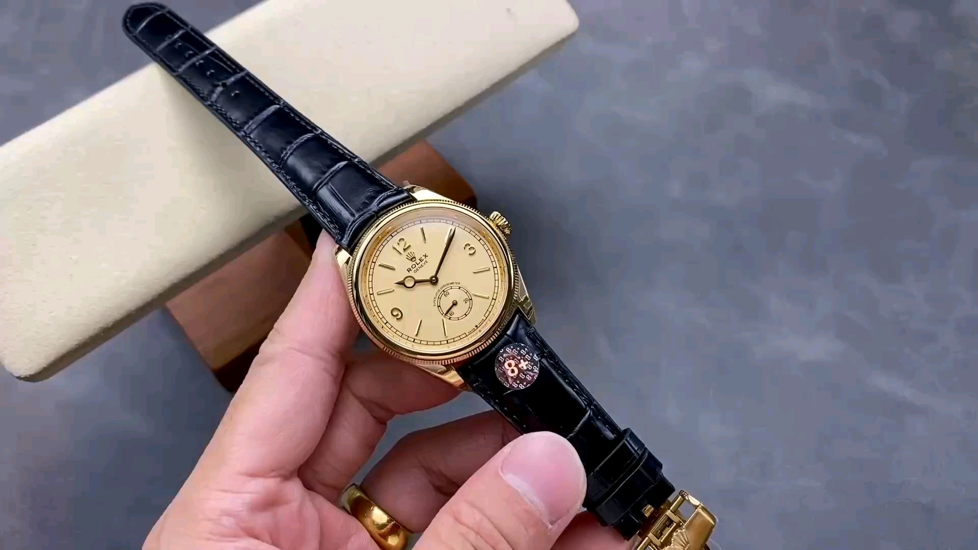 薄型時計革命！8+ファクトリービジネスモデルの魅力を徹底解剖