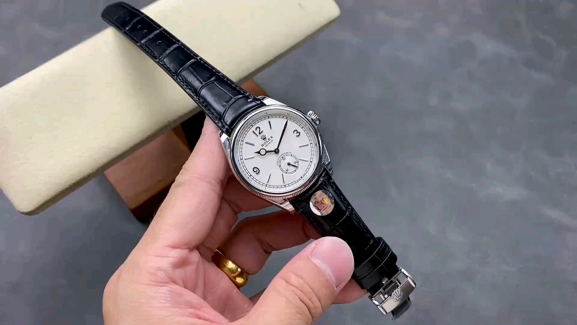 ウルトラシン90グラム？ロレックス1908型の魅力的ななセレクションとは