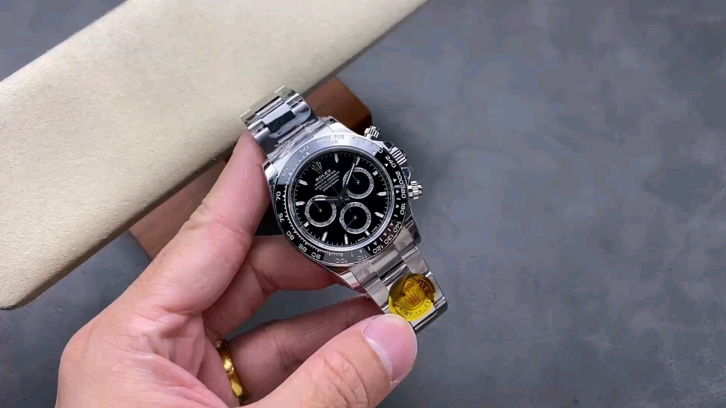 VSディトナパンダダイヤルモデルレビュー！新作モデルは本物そっくり？