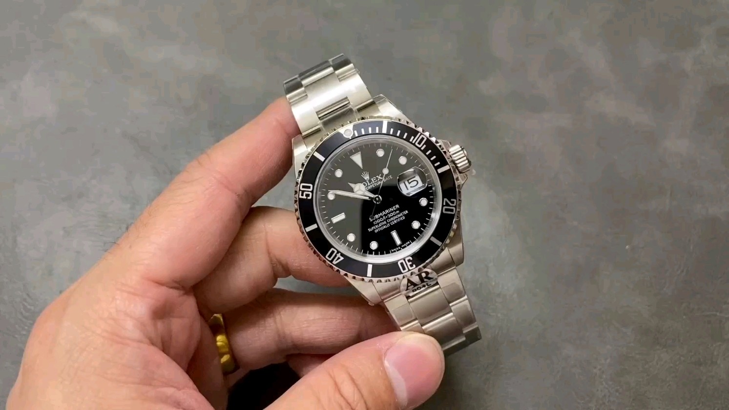 復刻版ロレックスSUB 16610シリーズの魅力を徹底解説！