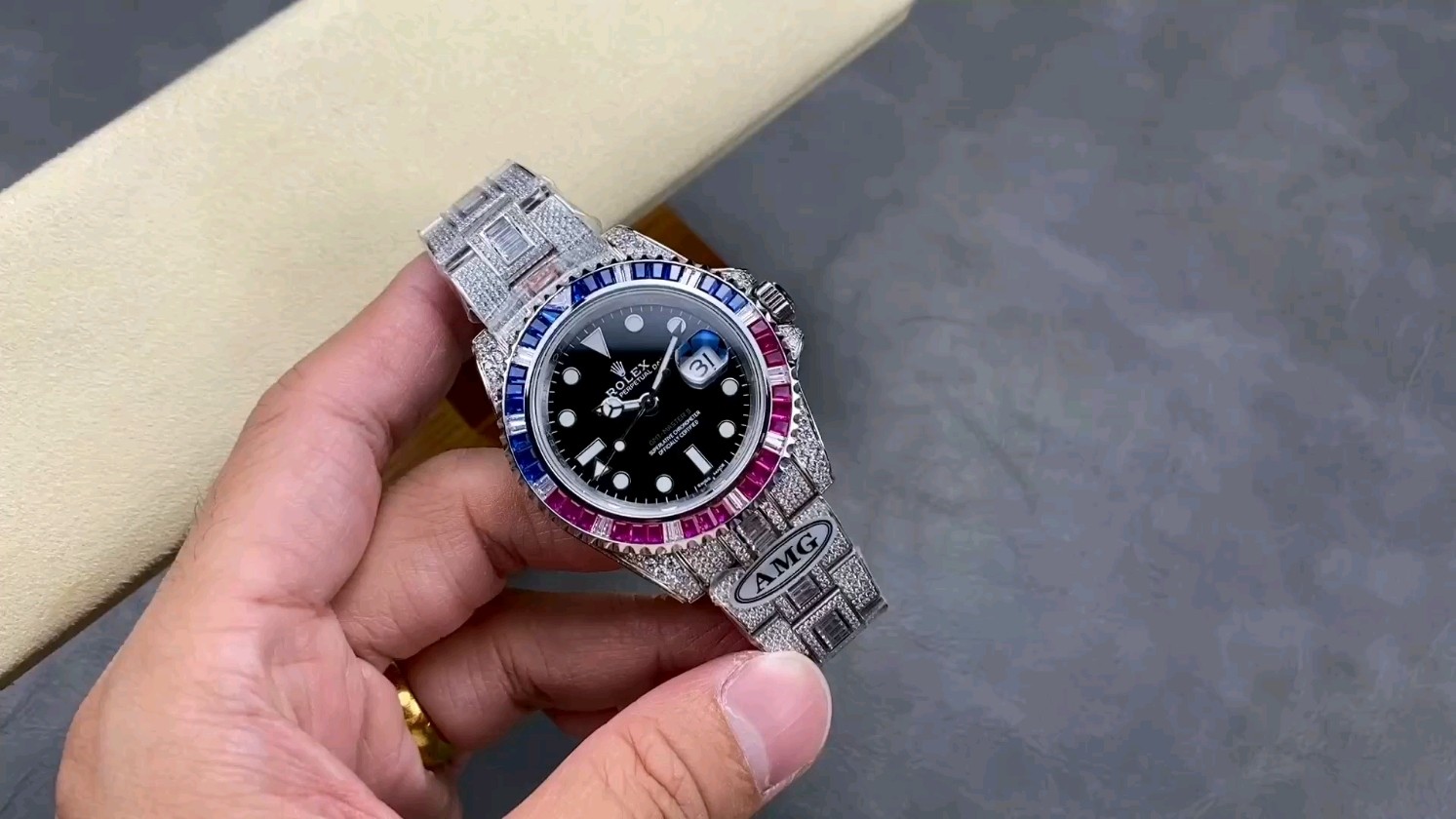 目を奪う！AMG出品のスターダストロレックスが魅せるラグジュアリー