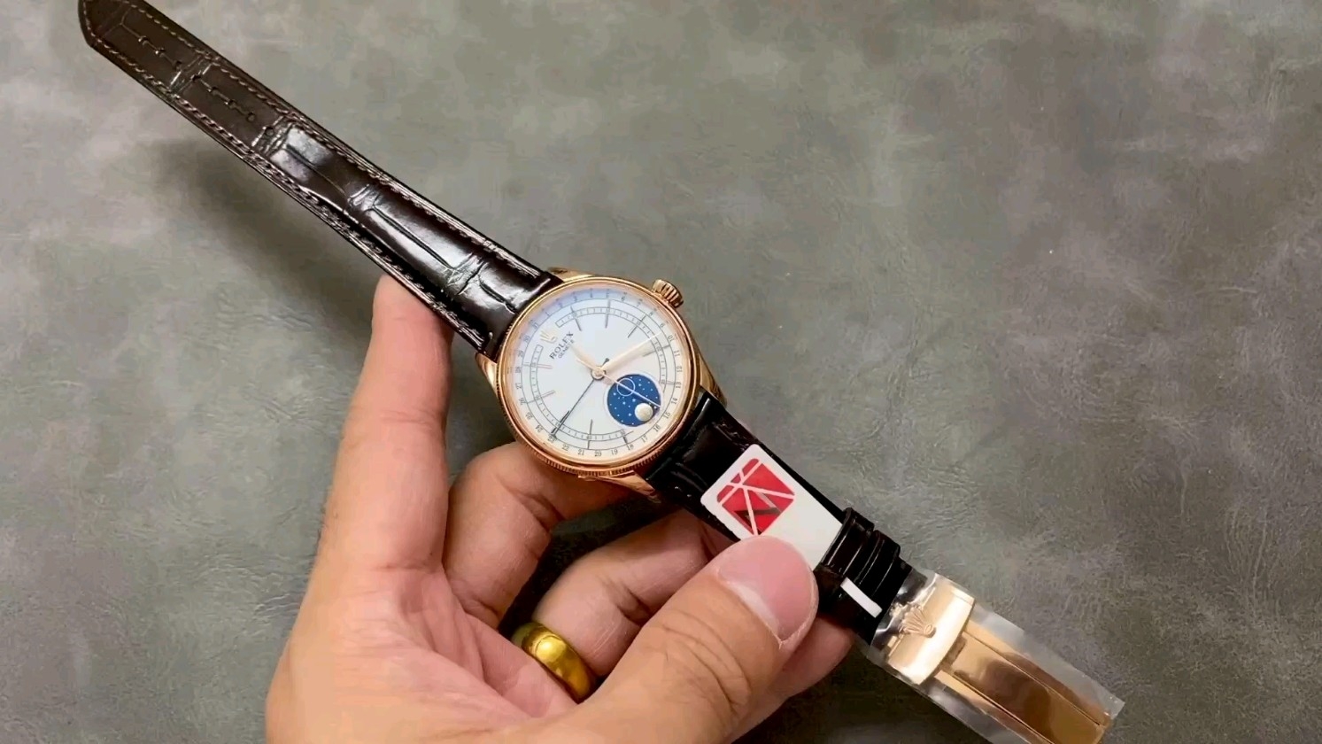 KZ ファクトリーのメテオライトムーンフェイズチェリーニにトゥールビヨン！本格派レビュー