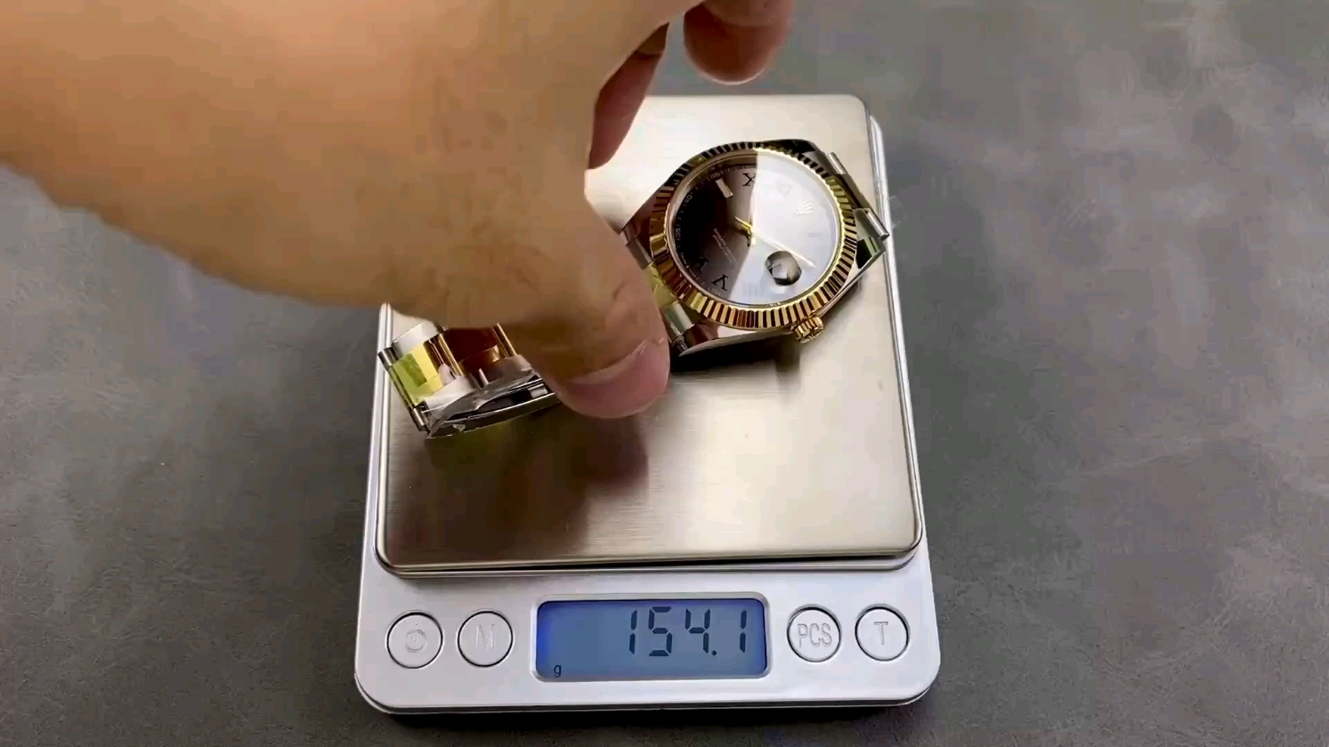 ロレックスとARFの新モデルを徹底比較！その違いとは？