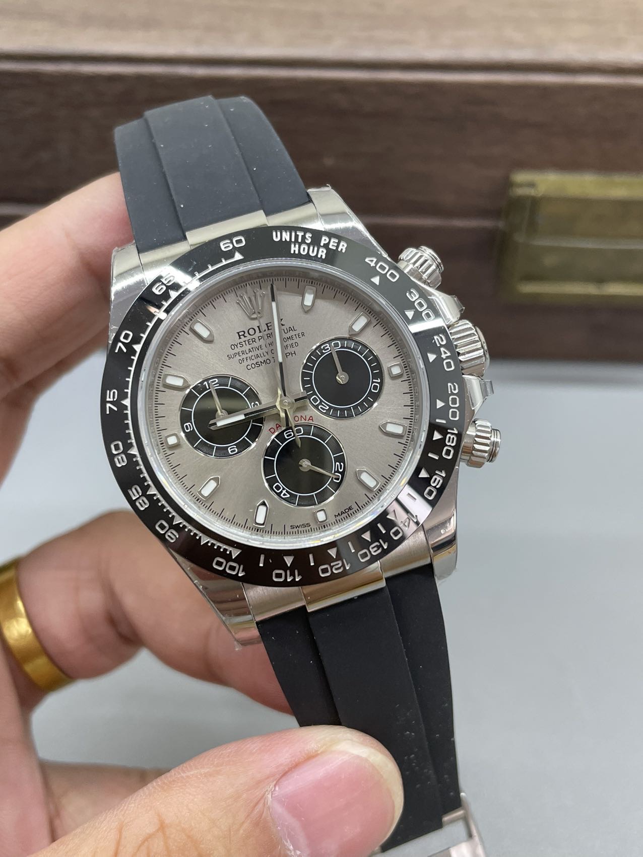 新品対比 プラチナセメントグレー、丹東4130ムーブメント、最高の工芸品質
