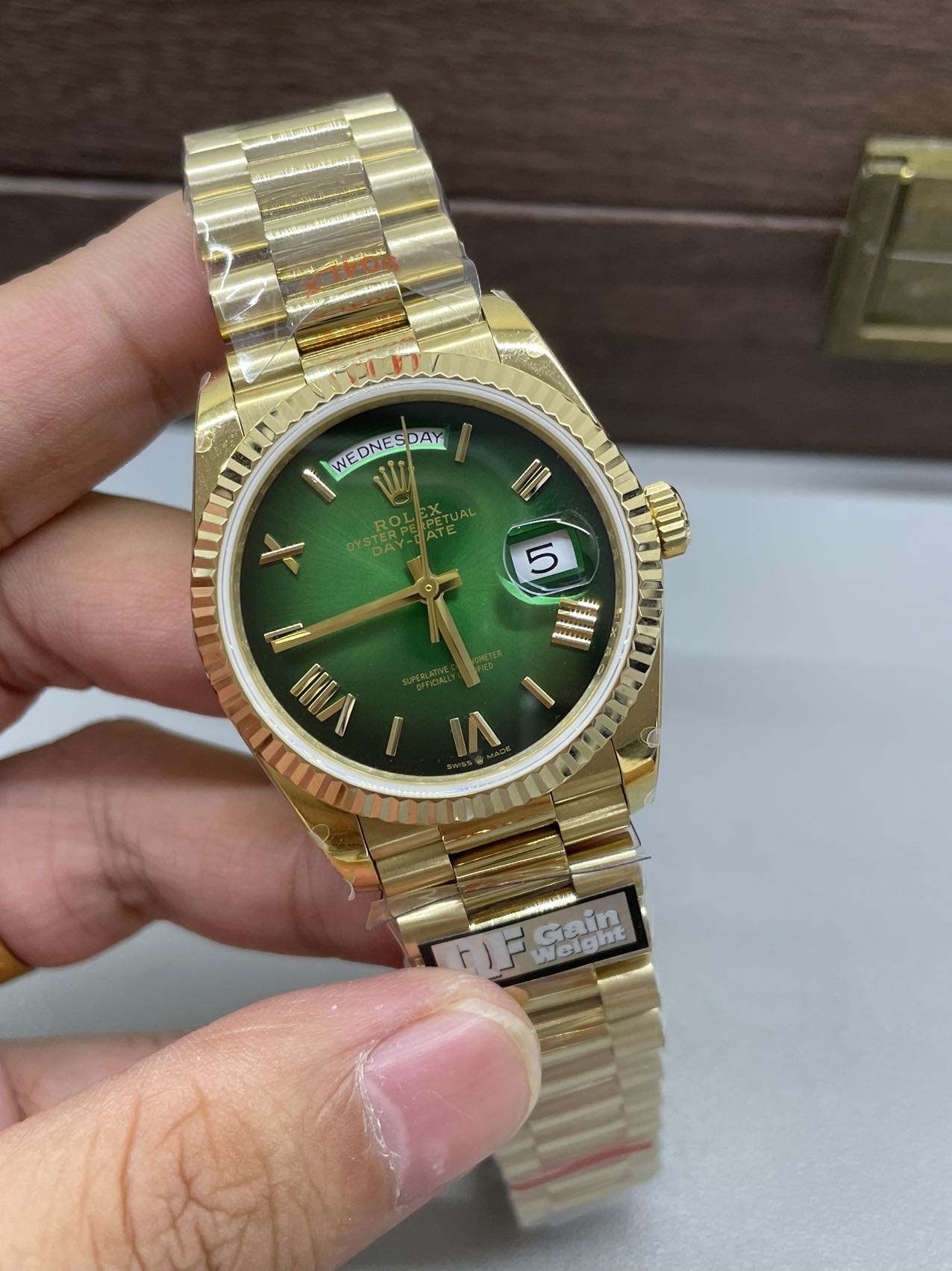 QF新製品 カウンターウェイトスモークグリーンDD36mm、2836ムーブメント、ジャンピングジャンプカレンダー、総重量158g