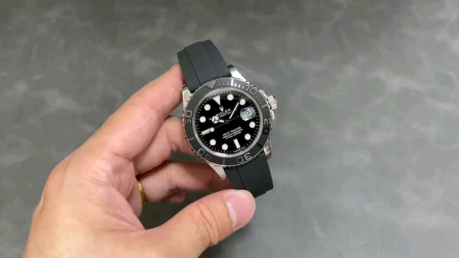 CVS ロレックス プラチナ ヨット 42mm 3235 ムーブメント