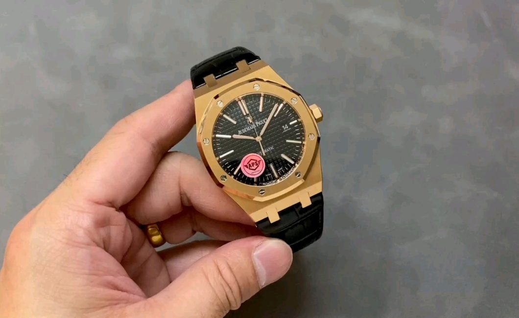 オーデマ ピゲ15400APSレプリカ、重さとデザインを徹底解析！