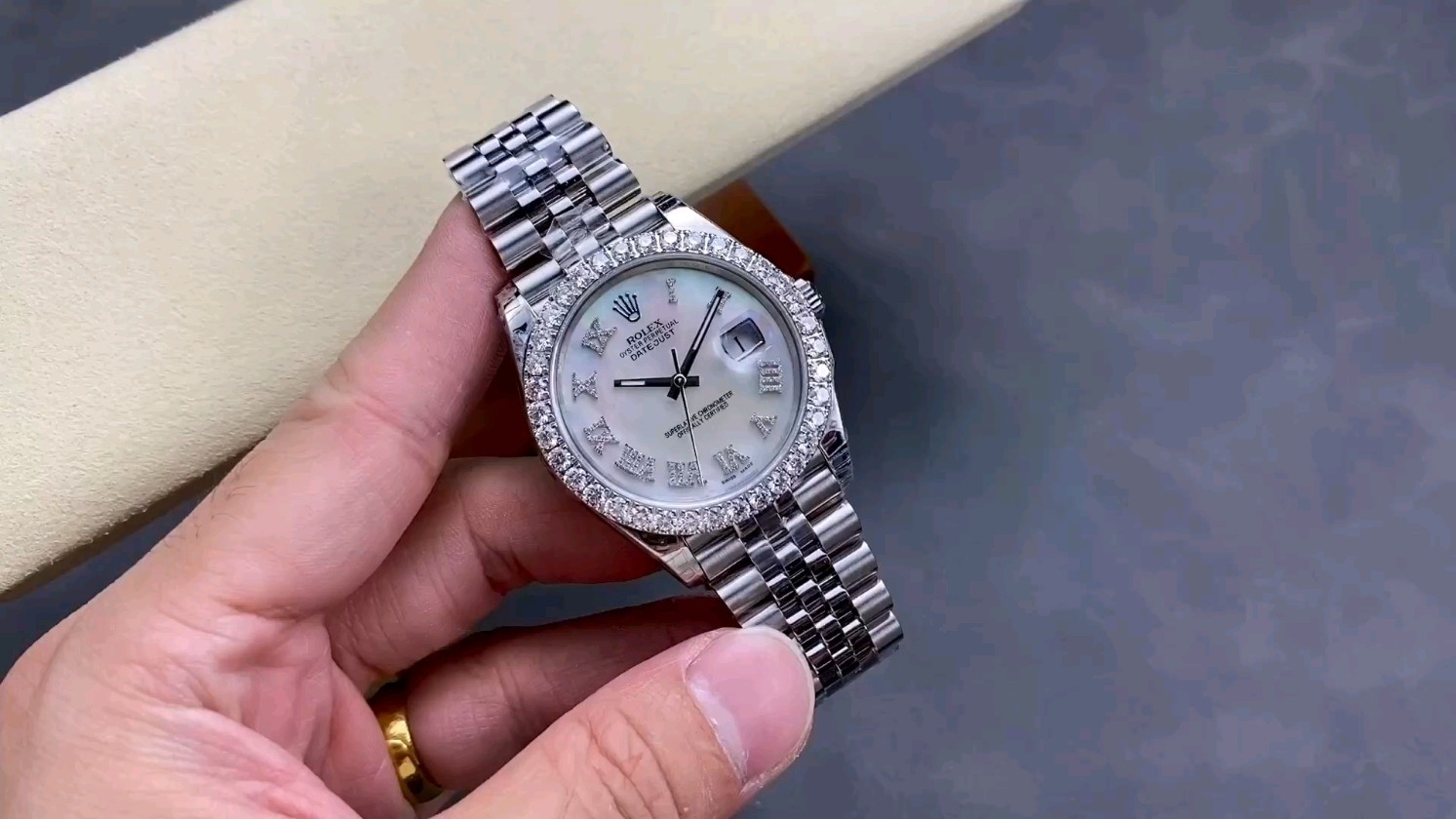 カスタマイズカスタム：モアサン石ダイヤモンド💎リングとモアサン石ダイヤモンドダイヤル、ロレックスデイトジャスト41mm 3235ムーブメント
