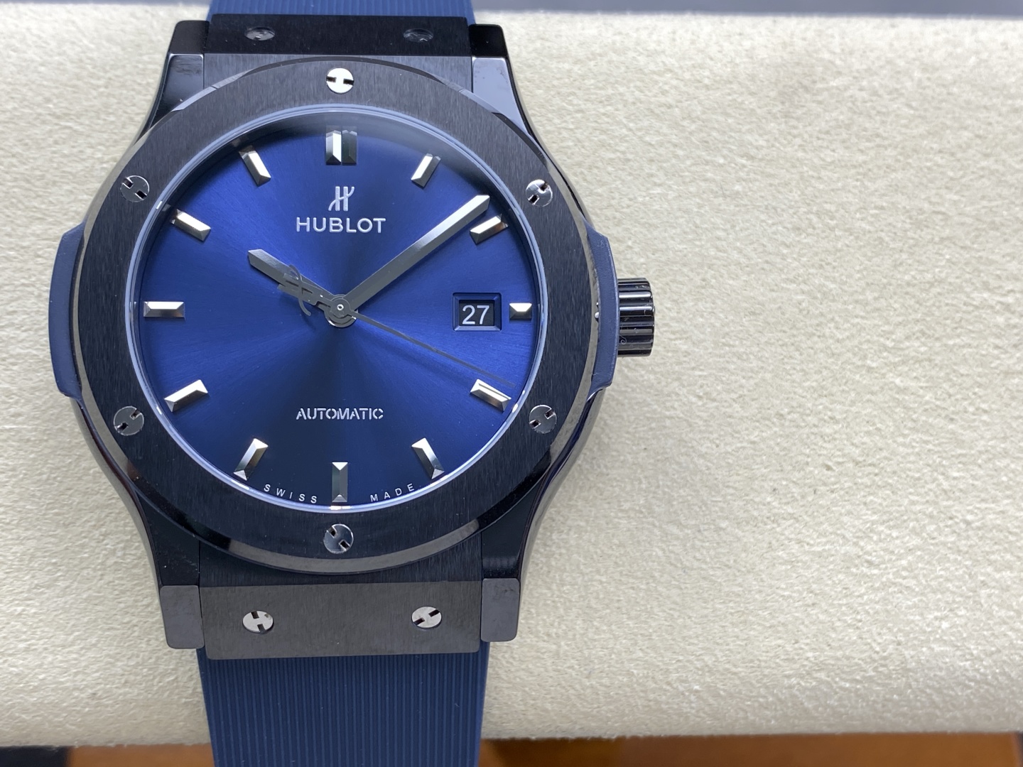 JJZウブロの42mmはセラミックとチタン、どっちがいい？
