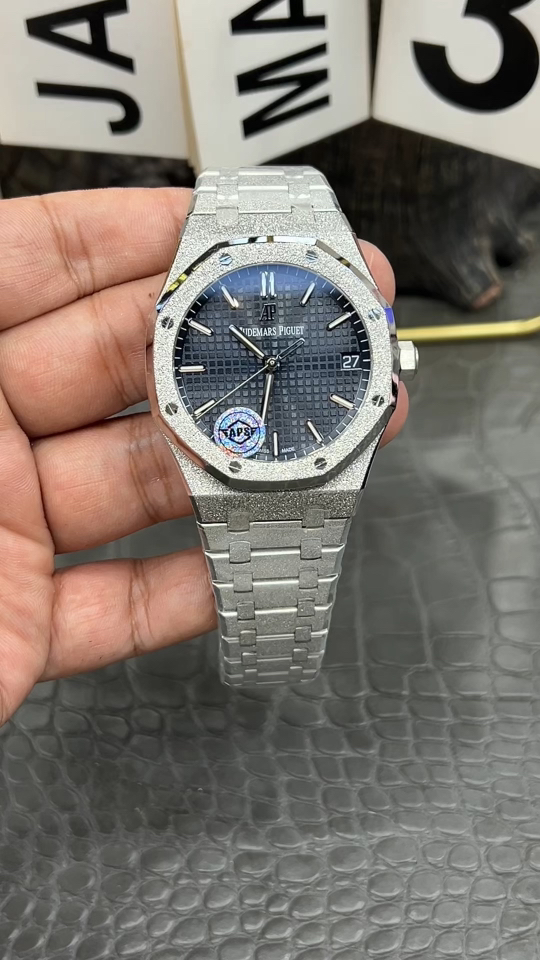 オーデマ ピゲ ロイヤルオーク15500フロステッドゴールドシリーズの魅力を探る！