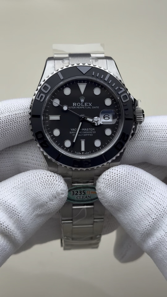 42mmチタンヨットフォルムウォッチの魅力とは？業界初のセラミックスリーブ使用！