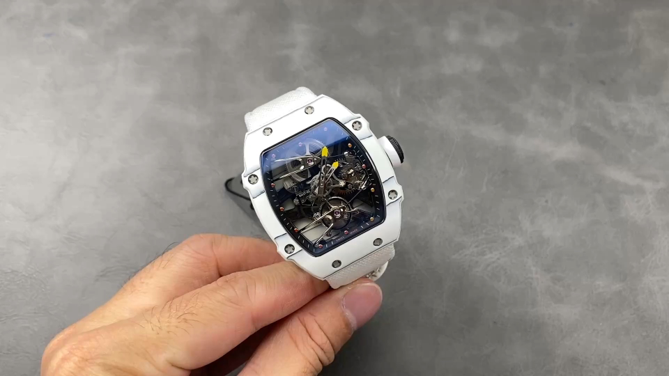 トゥールビヨン！リチャードミルの最軽量スポーツウォッチRM27-02