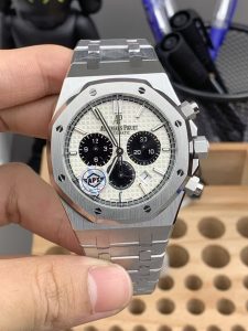 Audemars Piguet Royal Oak Chronograph 26331: 伝統と革新のバランスを探る